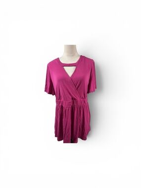 NWT torrid Fuchsia Short Sleeve Top with choker neckline size 1-1X/4-16